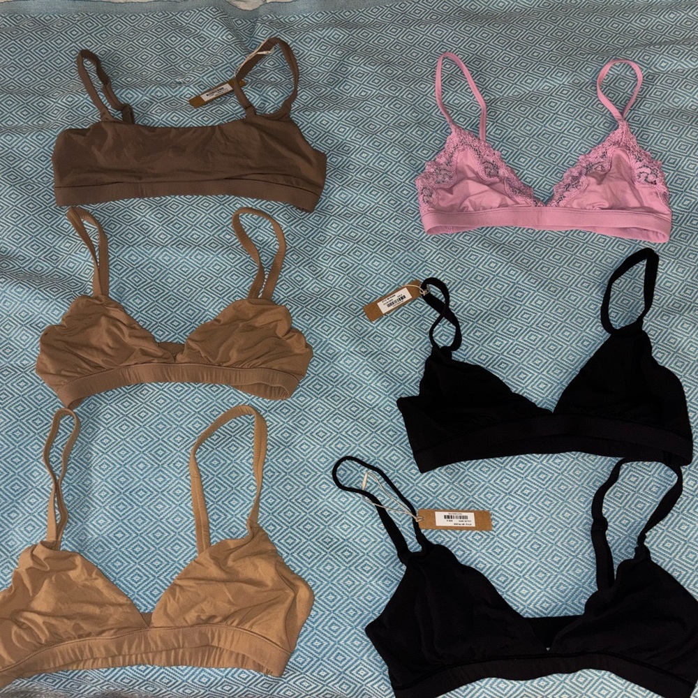 Skims bundle of 6 bralettes- size S. Fits everybody & scoop. Mostly NWT/NWOT